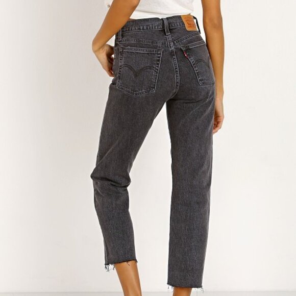 LEVI'S (24) Wedgie Straight Leg Jean That Girl Well Worn Black Raw Hem Size 24 - Picture 3 of 13